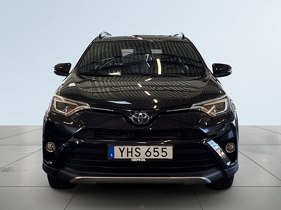 Toyota RAV4 2 of 25