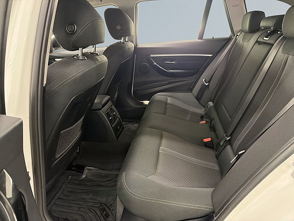 BMW 320d 13 of 22