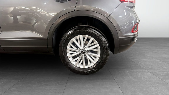 Volkswagen T-Roc 6 of 12