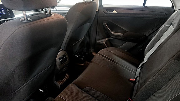 Volkswagen T-Roc 11 of 12