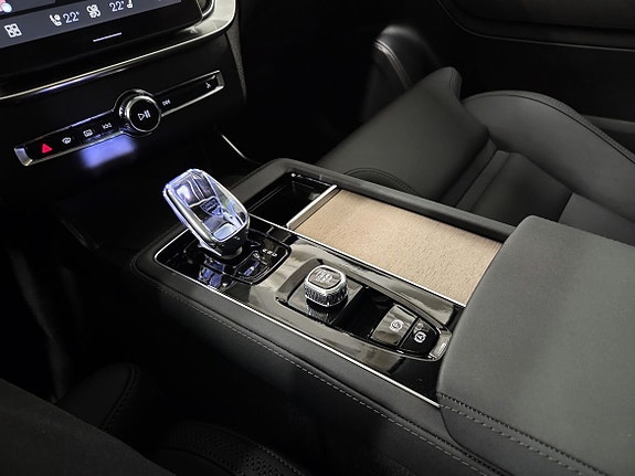 Volvo XC90 12 of 18