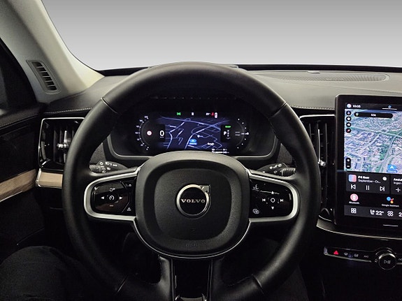 Volvo XC90 8 of 18