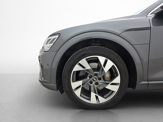 Audi Q8 30 of 30