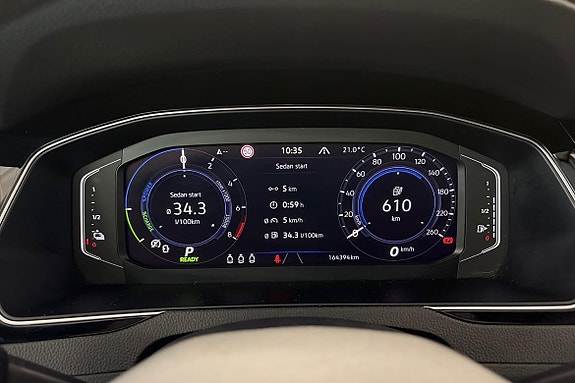 Volkswagen Passat 9 of 11