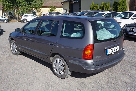 Renault Megane 2 of 7