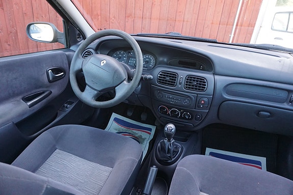 Renault Megane 5 of 7