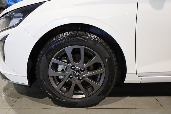 Hyundai i20 2 of 19