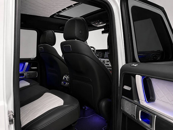 Mercedes-Benz G500 10 of 17