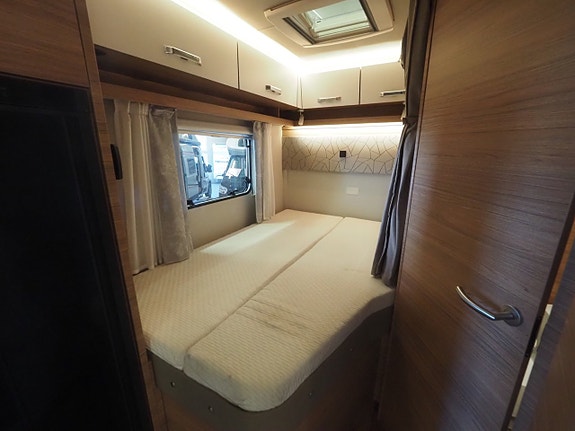 Weinsberg Carasuite 650 MF ALDE Markis Taksäng Cykelställ Kamera Fransk bädd 165hk 12 of 22