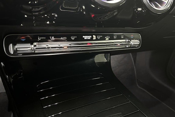 Mercedes-Benz CLA200 12 of 14