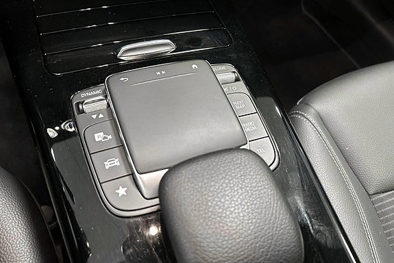 Mercedes-Benz CLA200 13 of 14