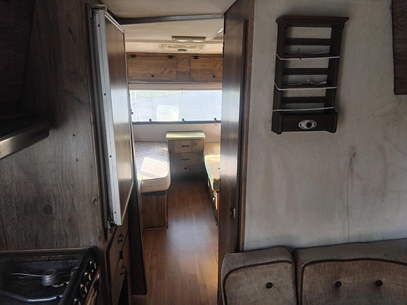 Winnebago 1976 WINNEBAGO INDIAN MOTORHOME 10 of 17
