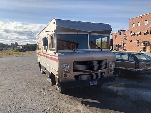 Winnebago 1976 WINNEBAGO INDIAN MOTORHOME 2 of 17
