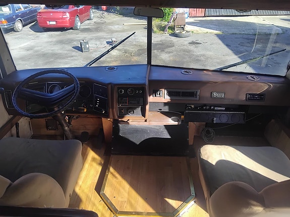 Winnebago 1976 WINNEBAGO INDIAN MOTORHOME 8 of 17
