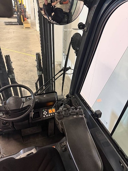 Toyota truck 8FBMK16T 2 of 2