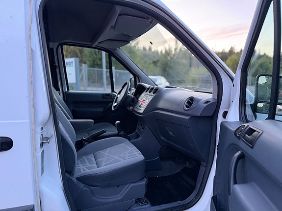 Ford Transit Connect 10 of 16