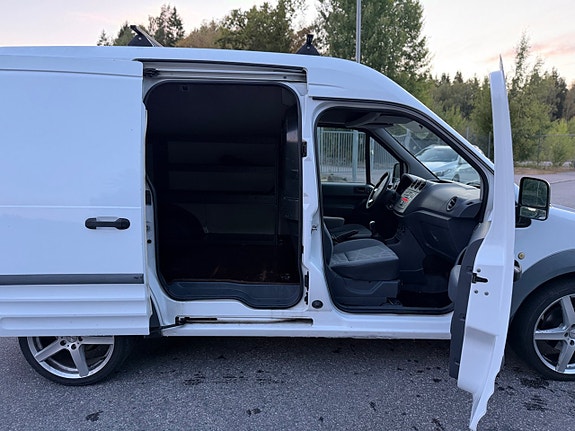 Ford Transit Connect 9 of 16