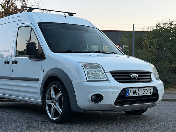 Ford Transit Connect 8 of 16