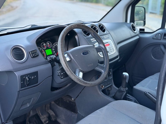 Ford Transit Connect 5 of 16