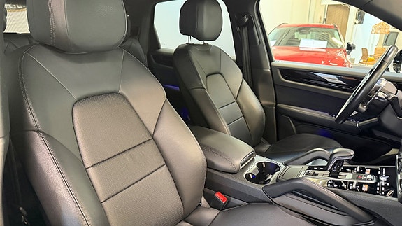 Porsche Cayenne 7 of 25