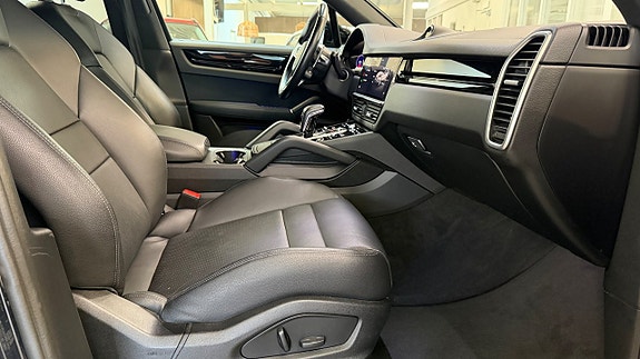 Porsche Cayenne 6 of 25