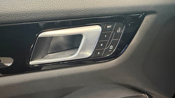 Porsche Cayenne 17 of 25