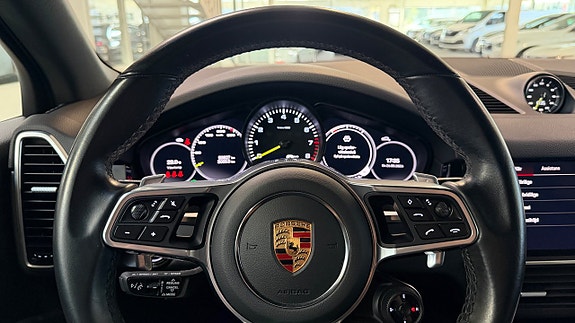 Porsche Cayenne 16 of 25