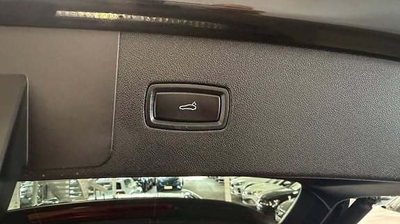 Porsche Cayenne 14 of 25