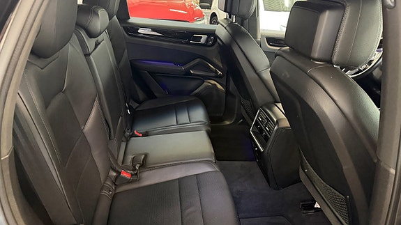 Porsche Cayenne 11 of 25
