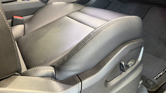 Porsche Cayenne 8 of 25