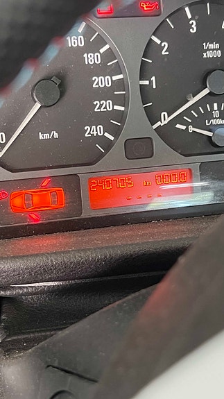 BMW 325i 10 of 14