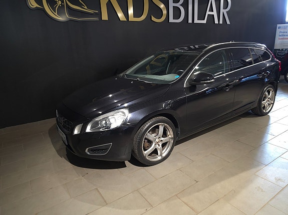 Volvo V60 2 of 12