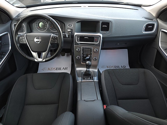 Volvo V60 8 of 12