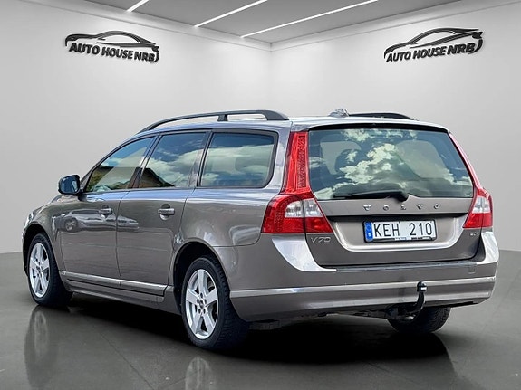 Volvo V70 8 of 28