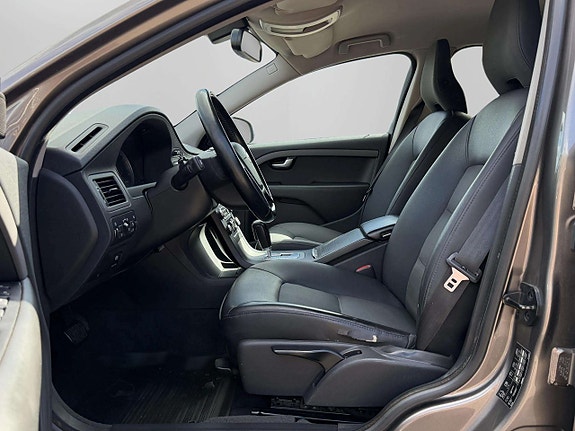 Volvo V70 12 of 28
