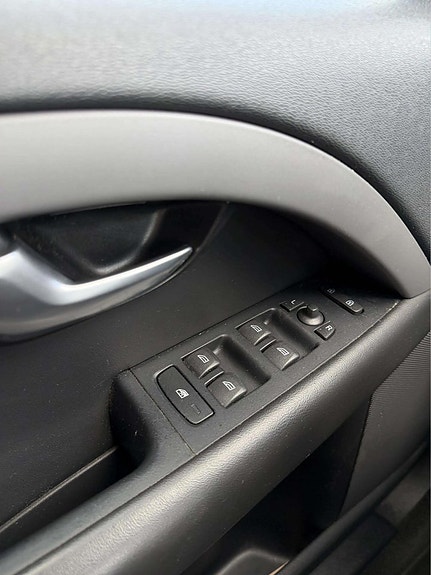 Volvo V70 17 of 28