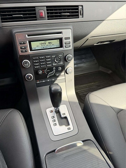 Volvo V70 15 of 28