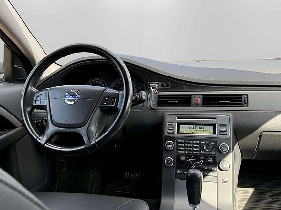 Volvo V70 14 of 28