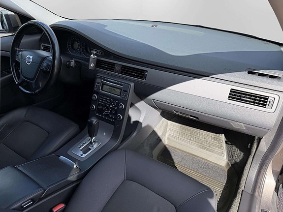 Volvo V70 23 of 28