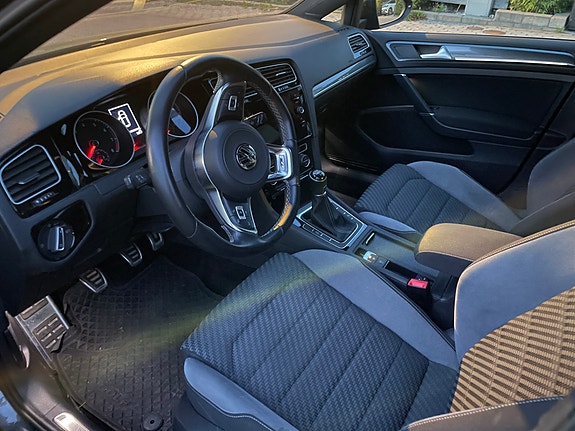 Volkswagen Golf VII 6 of 7