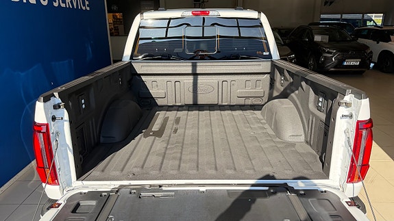 Ford F-150 4 of 8
