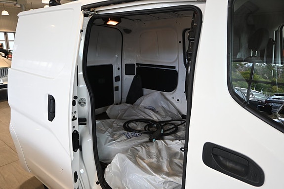 Nissan e-NV200 12 of 22