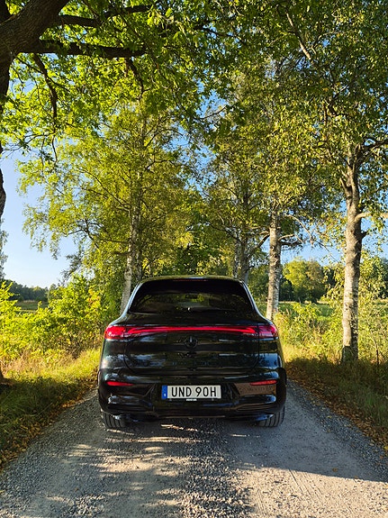 Mercedes-Benz EQS450 SUV 4 of 11