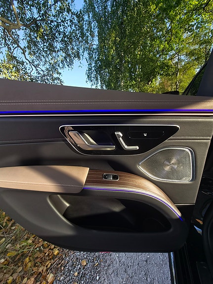 Mercedes-Benz EQS450 SUV 10 of 11