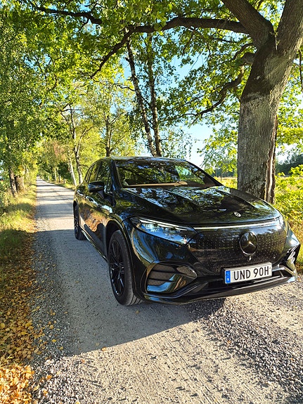 Mercedes-Benz EQS450 SUV 2 of 11