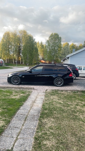 BMW 320i 6 of 7