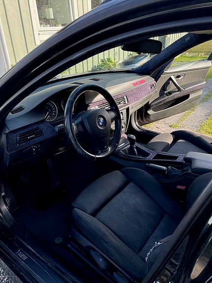 BMW 320i 3 of 7