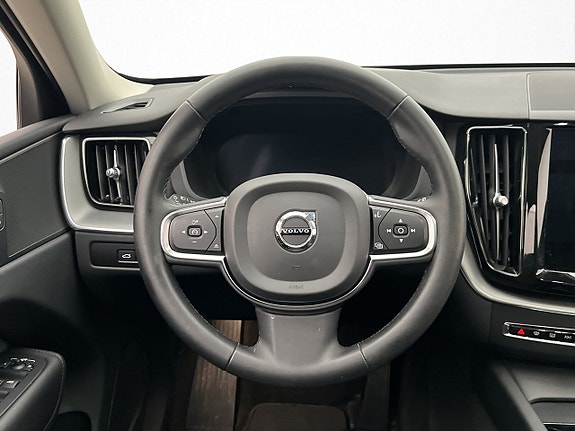 Volvo XC60 14 of 30