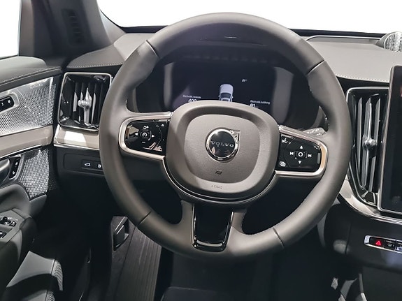 Volvo XC90 10 of 18