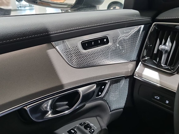 Volvo XC90 15 of 18